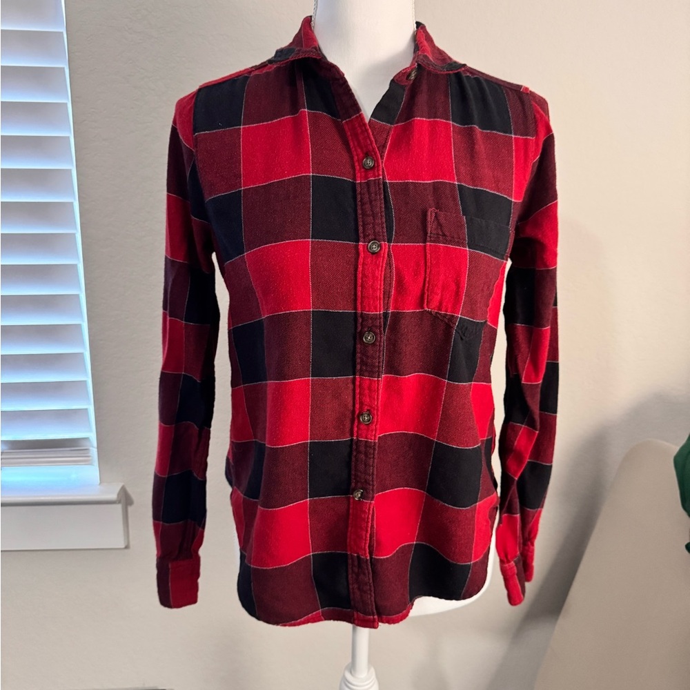 Abercrombie & Fitch Red and Black Checkered Women’s Shirt
